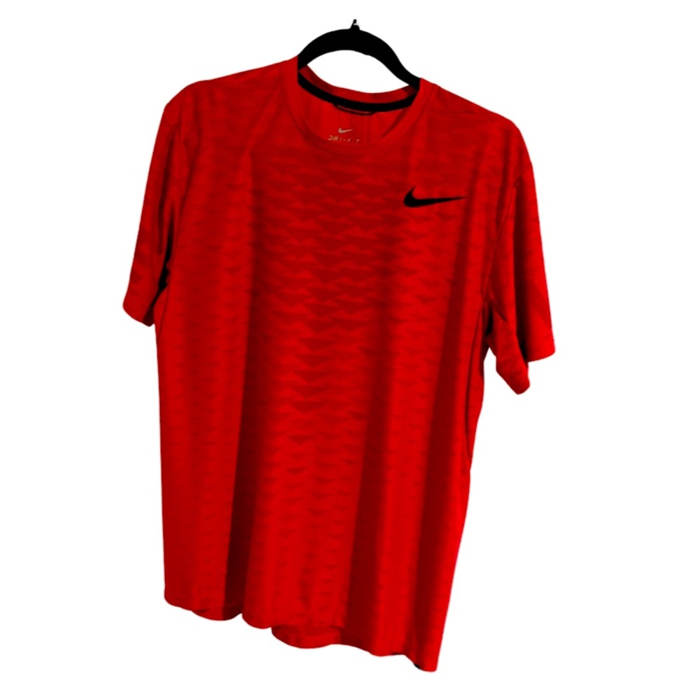 Red Nike dri-fit T in Large